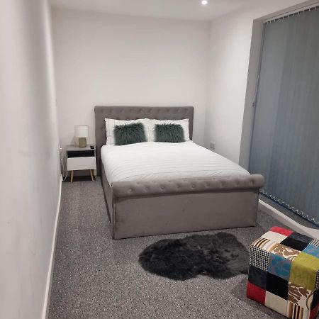 Classic 2 Bed Apartment In Oldkent Road Лондон Экстерьер фото