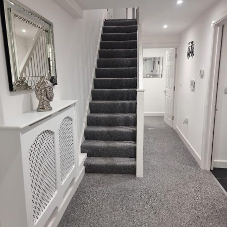 Classic 2 Bed Apartment In Oldkent Road Лондон Экстерьер фото