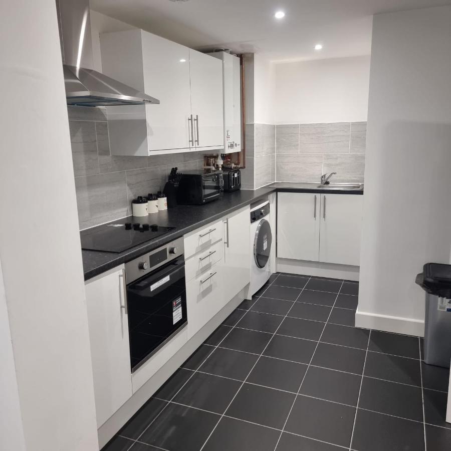 Classic 2 Bed Apartment In Oldkent Road Лондон Экстерьер фото