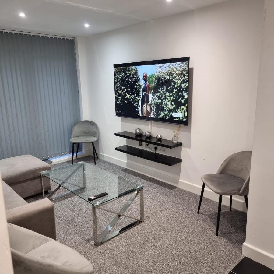 Classic 2 Bed Apartment In Oldkent Road Лондон Экстерьер фото