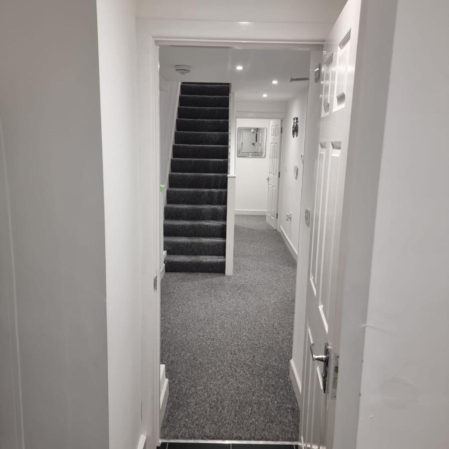 Classic 2 Bed Apartment In Oldkent Road Лондон Экстерьер фото