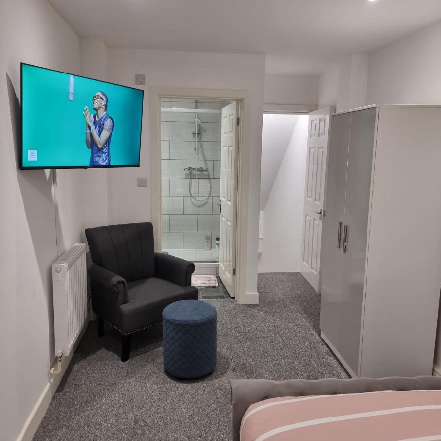 Classic 2 Bed Apartment In Oldkent Road Лондон Экстерьер фото