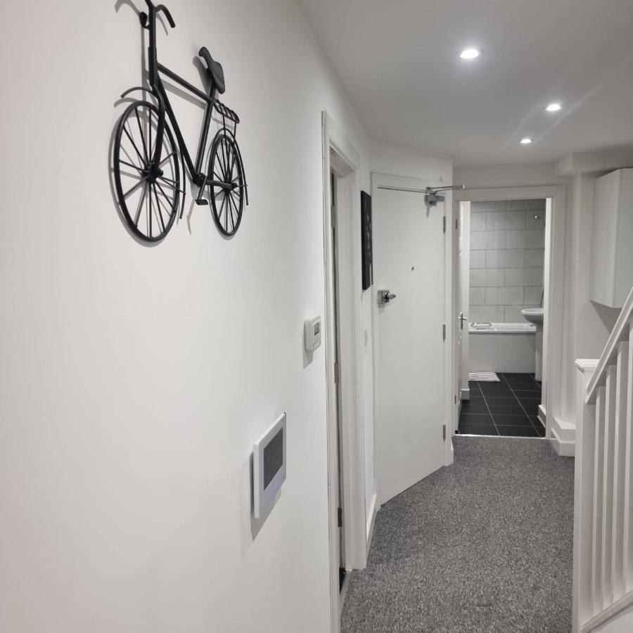 Classic 2 Bed Apartment In Oldkent Road Лондон Экстерьер фото