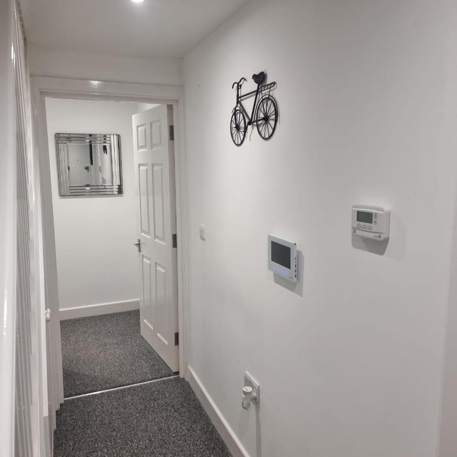 Classic 2 Bed Apartment In Oldkent Road Лондон Экстерьер фото