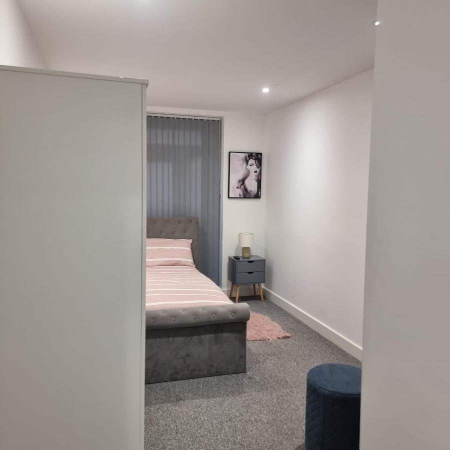 Classic 2 Bed Apartment In Oldkent Road Лондон Экстерьер фото
