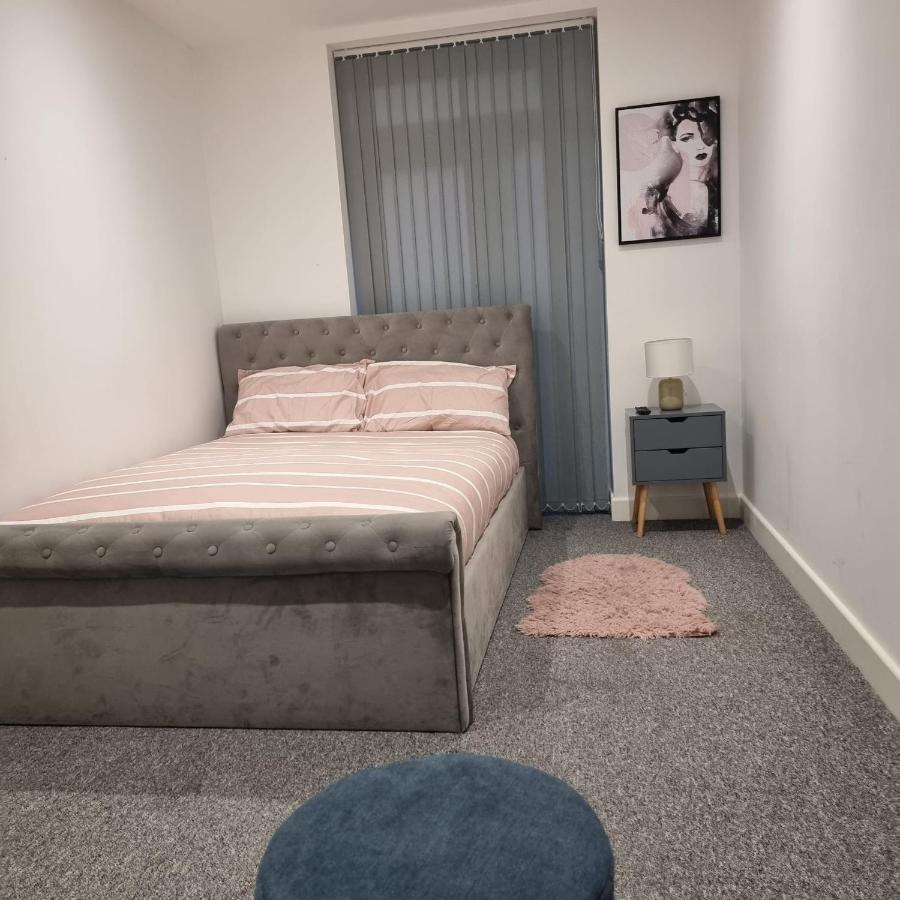 Classic 2 Bed Apartment In Oldkent Road Лондон Экстерьер фото
